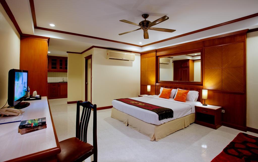 The Yim Siam Hotel Patong Bagian luar foto