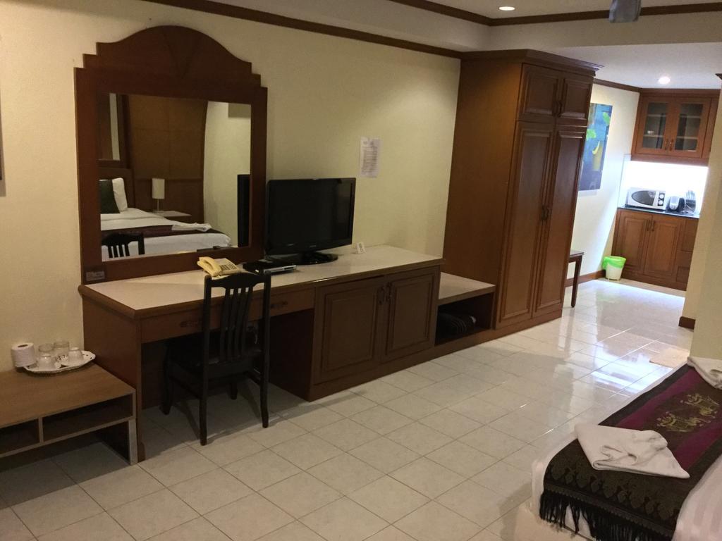 The Yim Siam Hotel Patong Bagian luar foto
