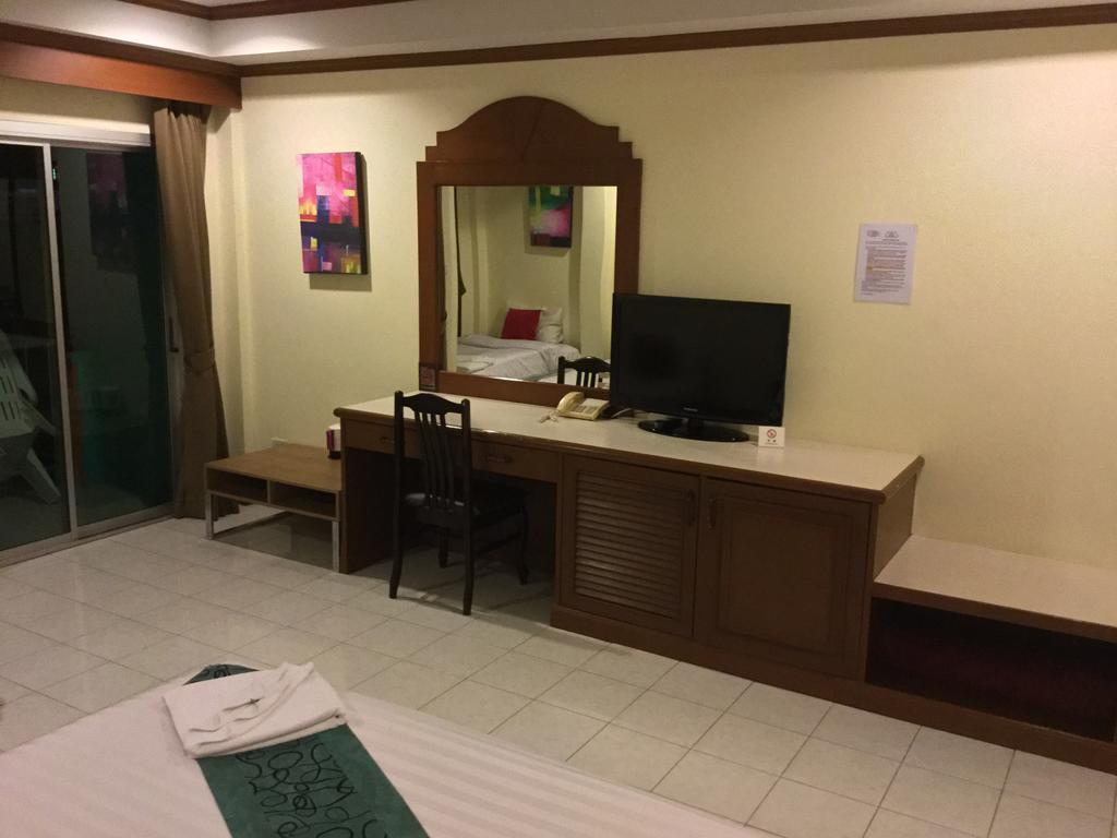 The Yim Siam Hotel Patong Bagian luar foto