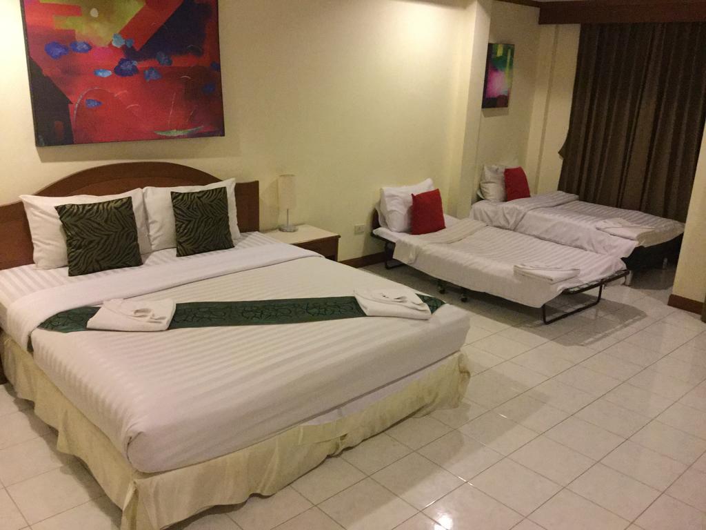 The Yim Siam Hotel Patong Bagian luar foto