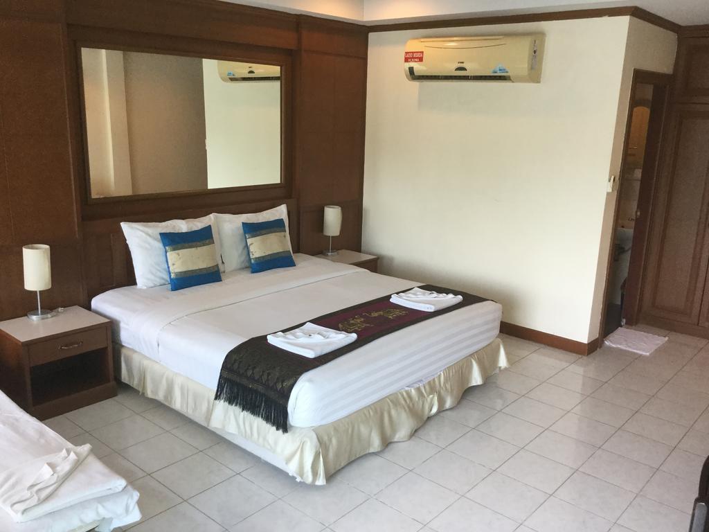 The Yim Siam Hotel Patong Bagian luar foto
