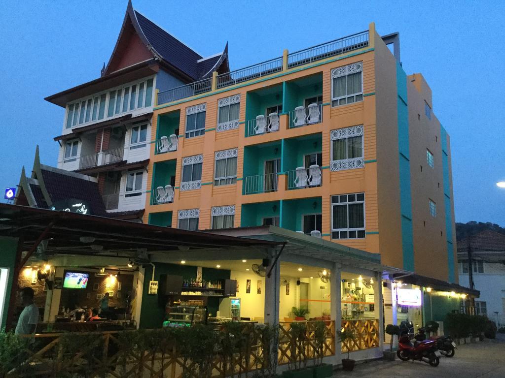 The Yim Siam Hotel Patong Bagian luar foto