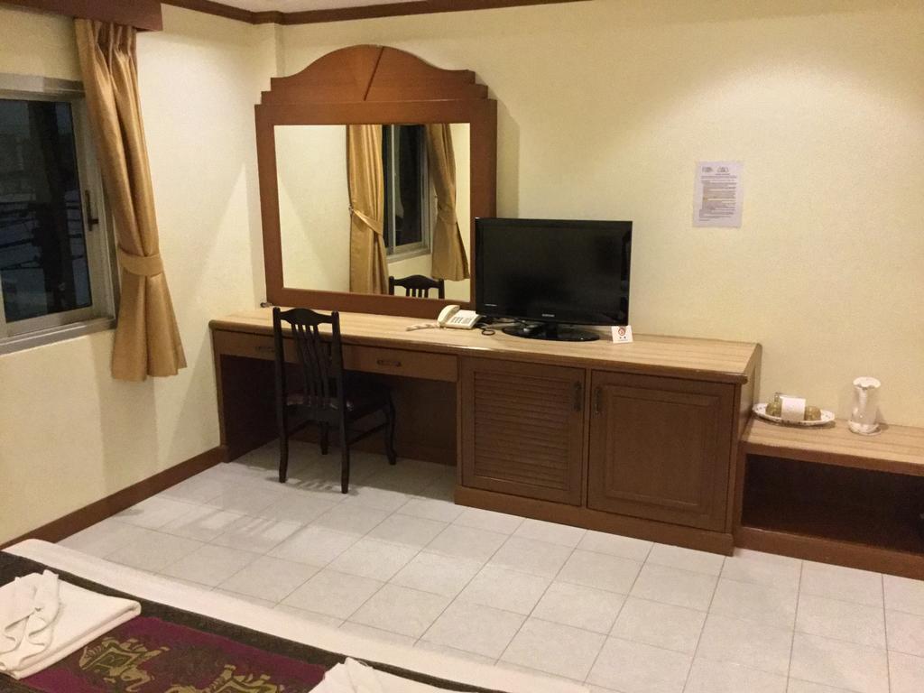 The Yim Siam Hotel Patong Bagian luar foto