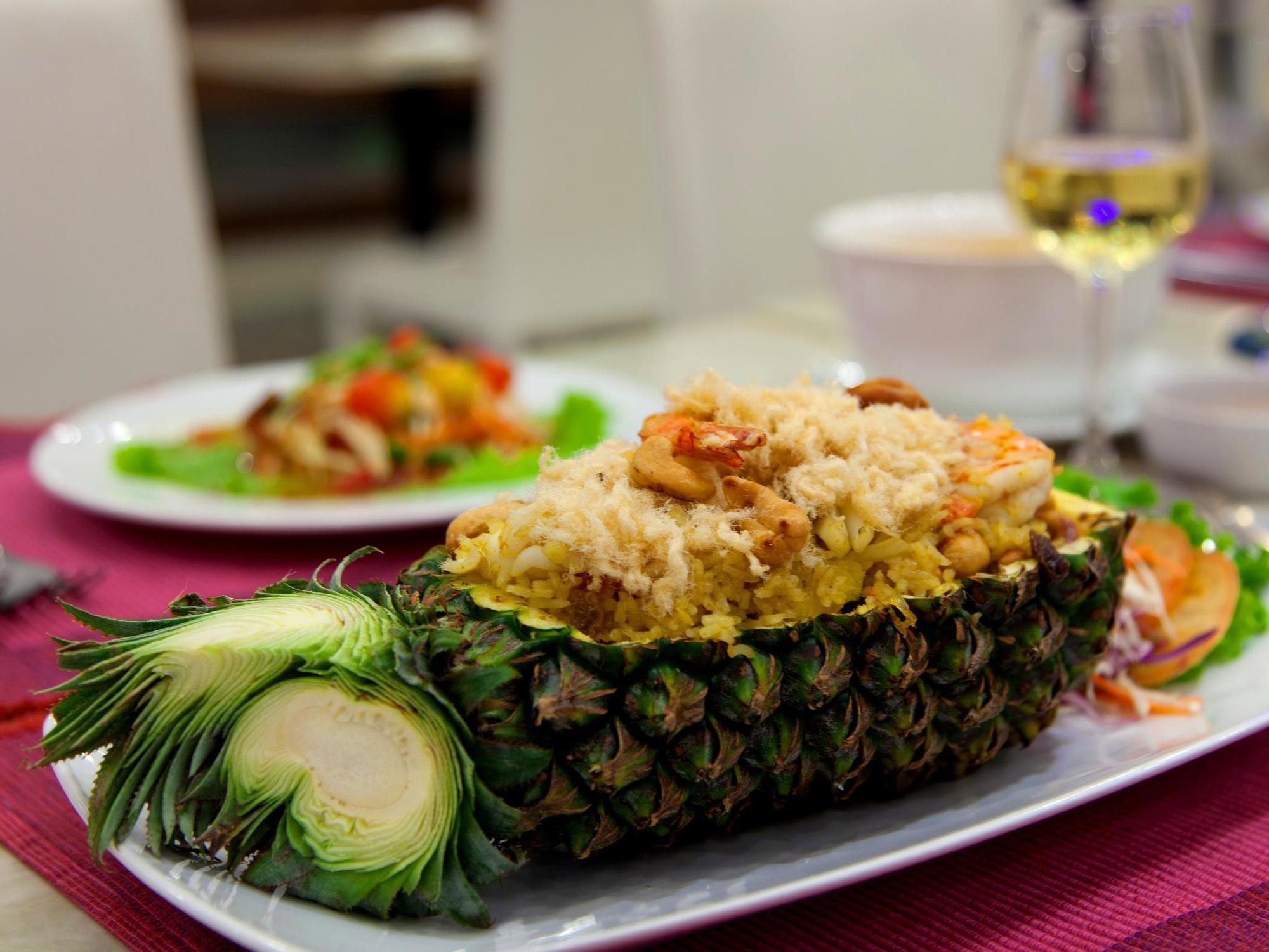 The Yim Siam Hotel Patong Bagian luar foto