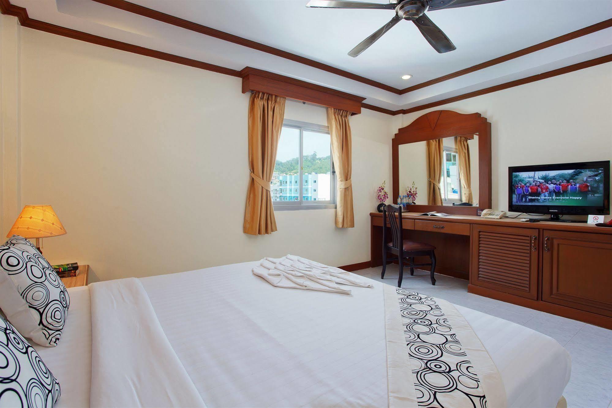 The Yim Siam Hotel Patong Bagian luar foto