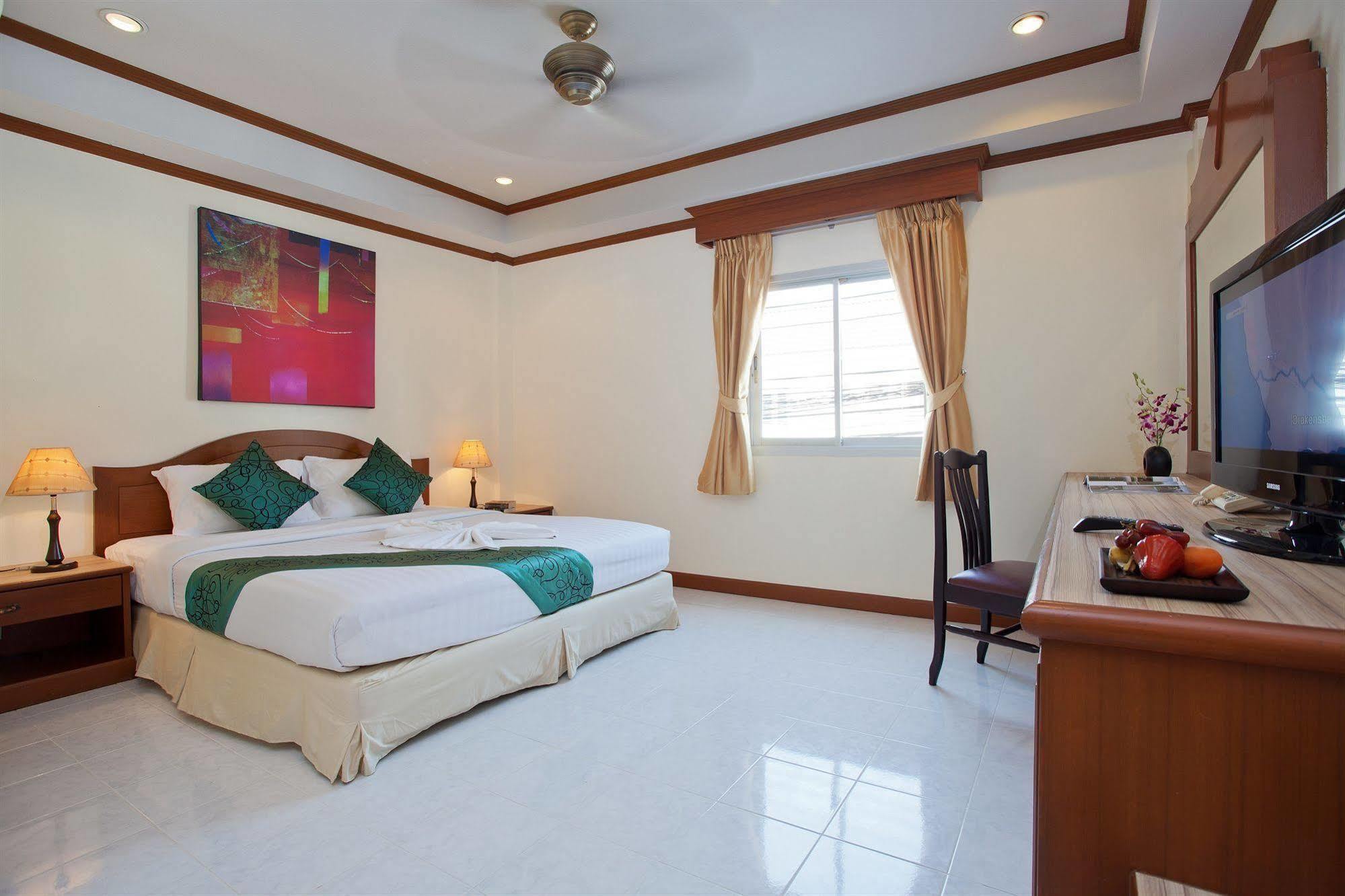 The Yim Siam Hotel Patong Bagian luar foto