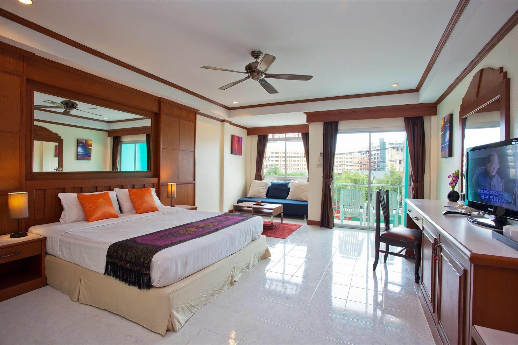 The Yim Siam Hotel Patong Bagian luar foto