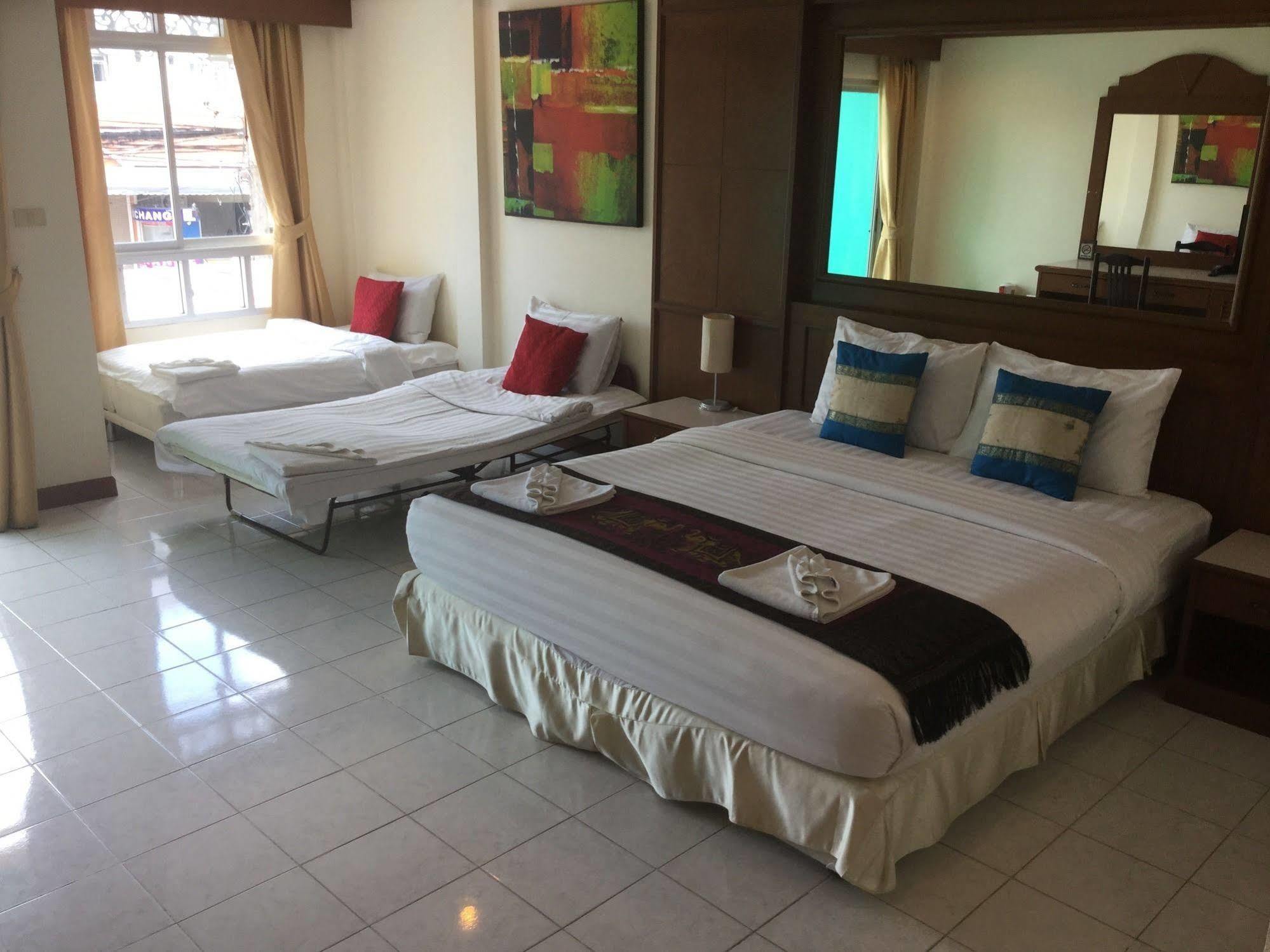 The Yim Siam Hotel Patong Bagian luar foto