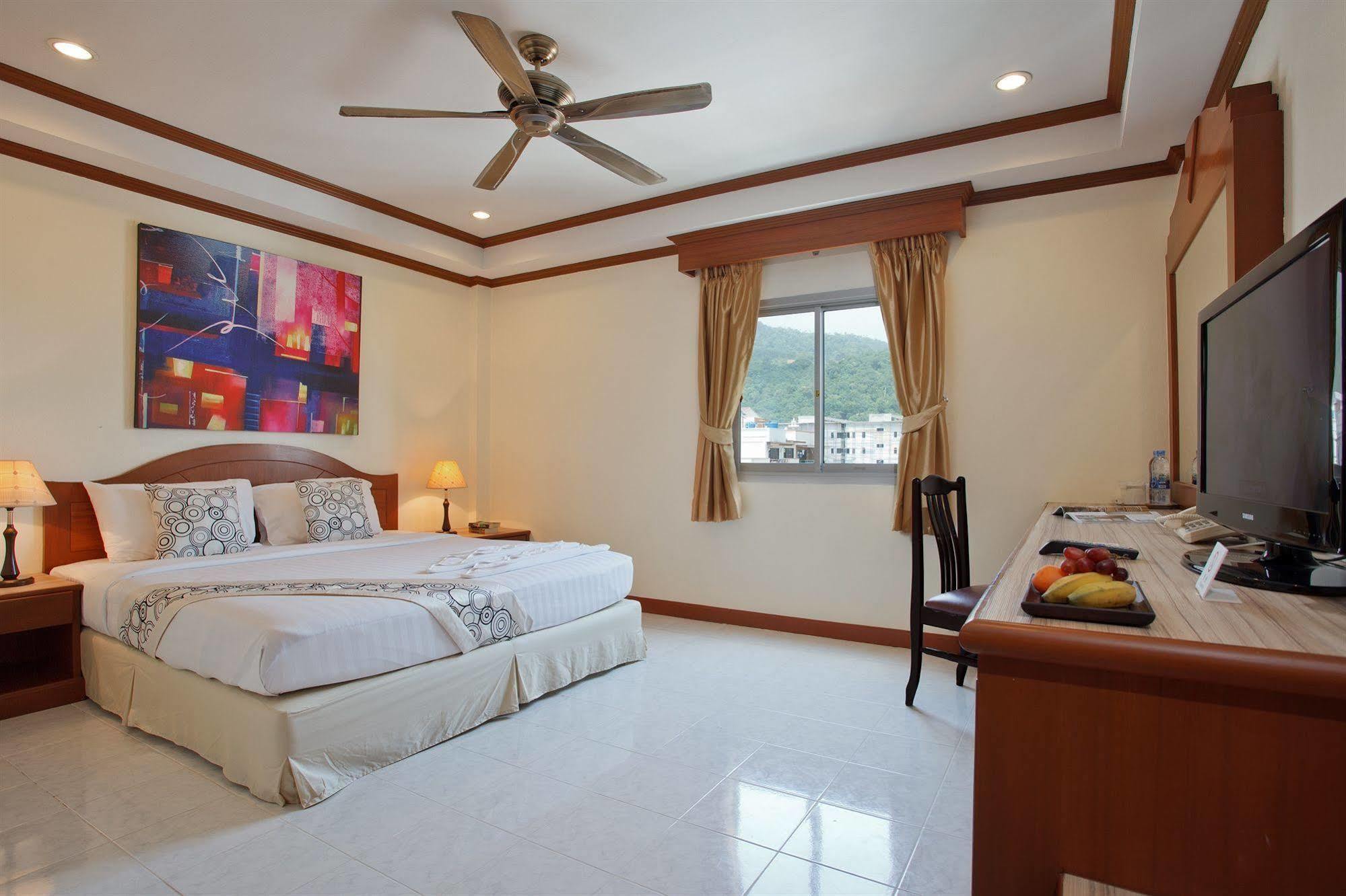 The Yim Siam Hotel Patong Bagian luar foto