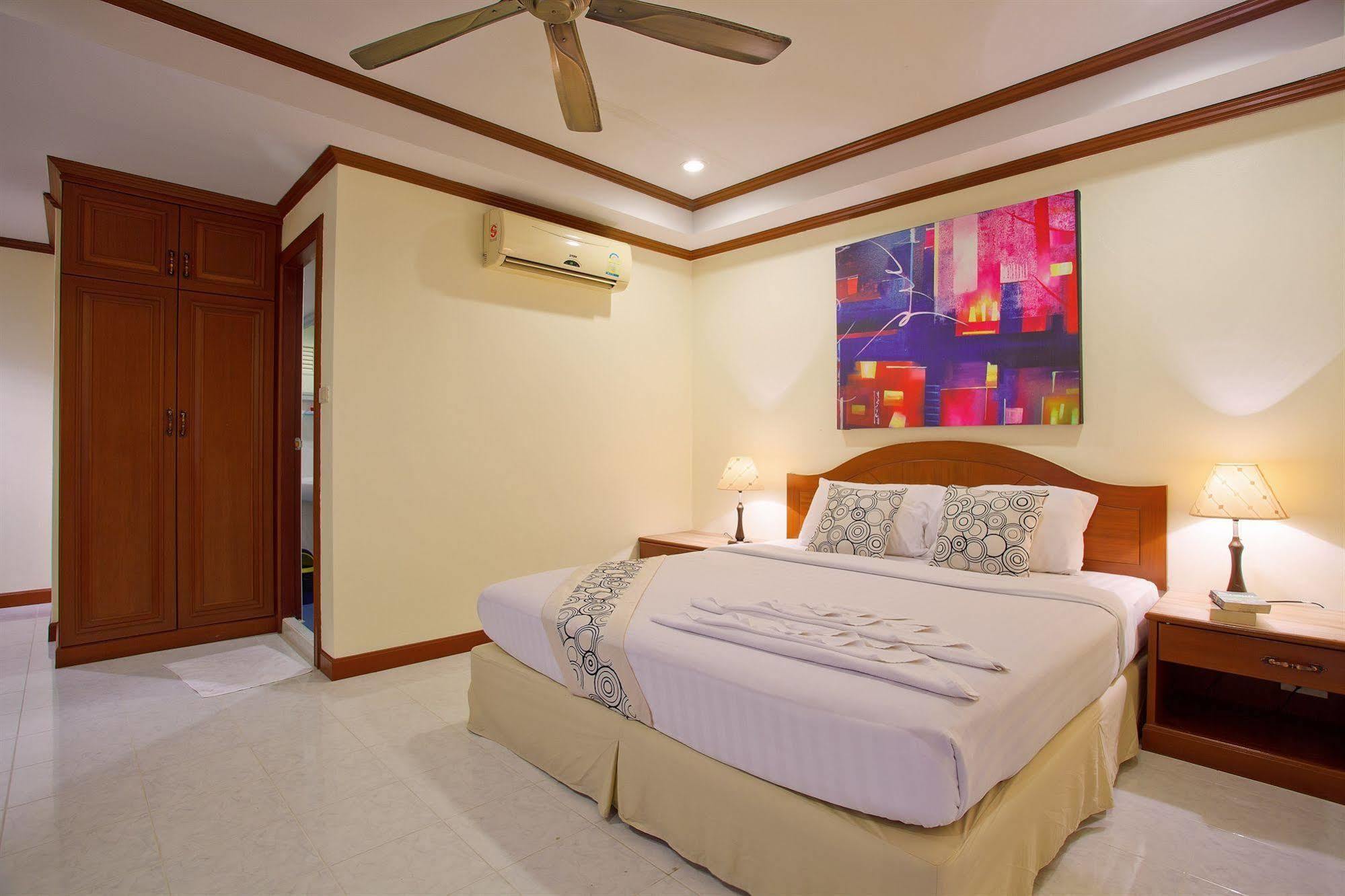 The Yim Siam Hotel Patong Bagian luar foto